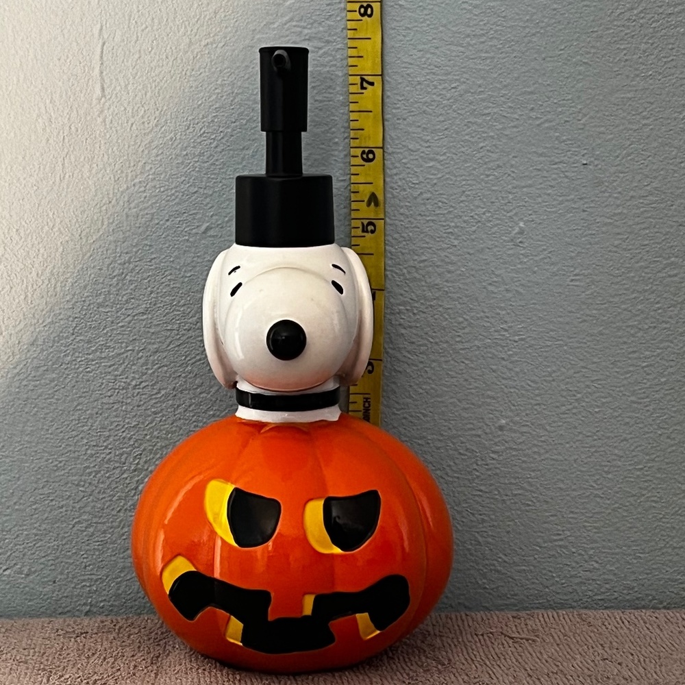 Halloween Snoopy dispensary